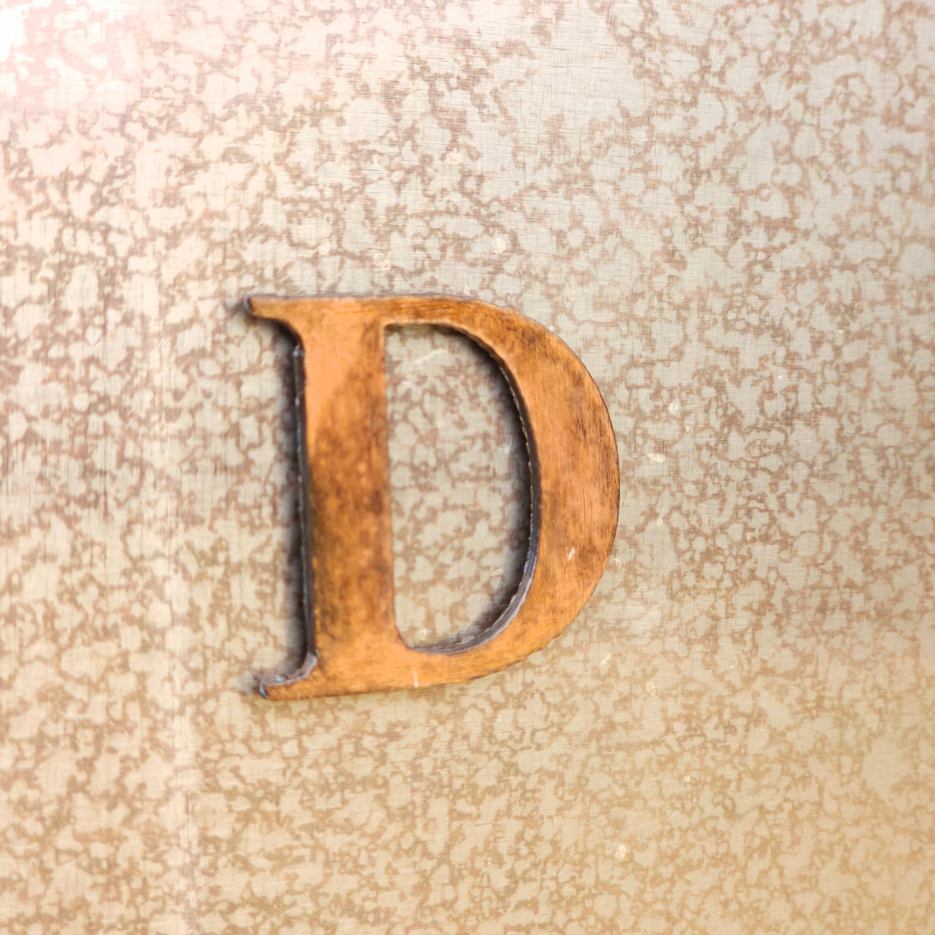 - D - Magnet