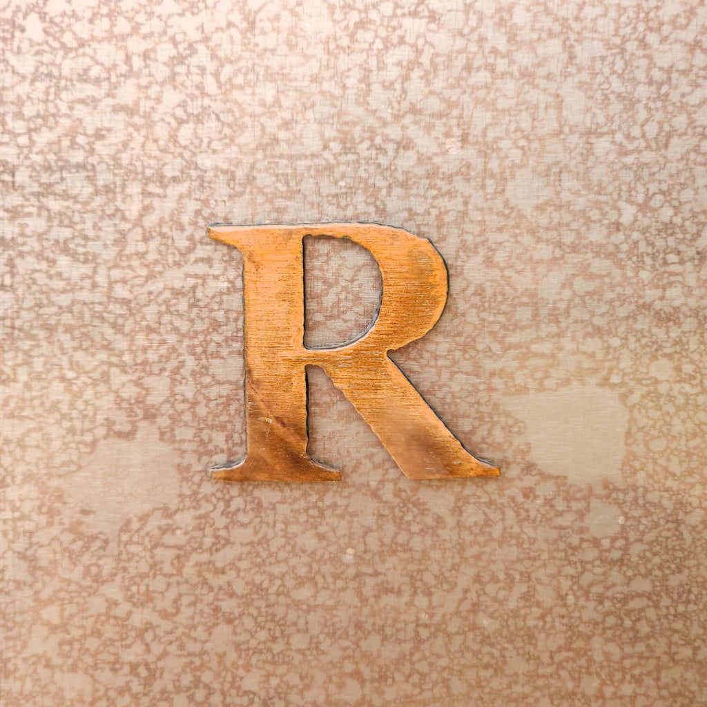 - R - Magnet