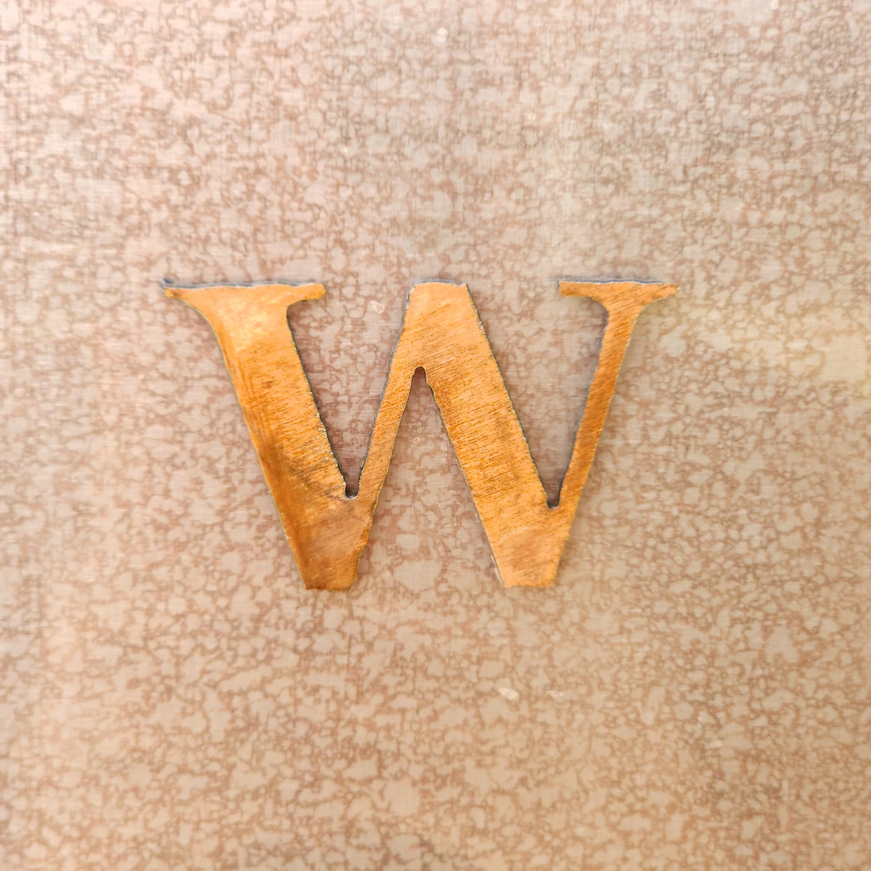 - W - Magnet