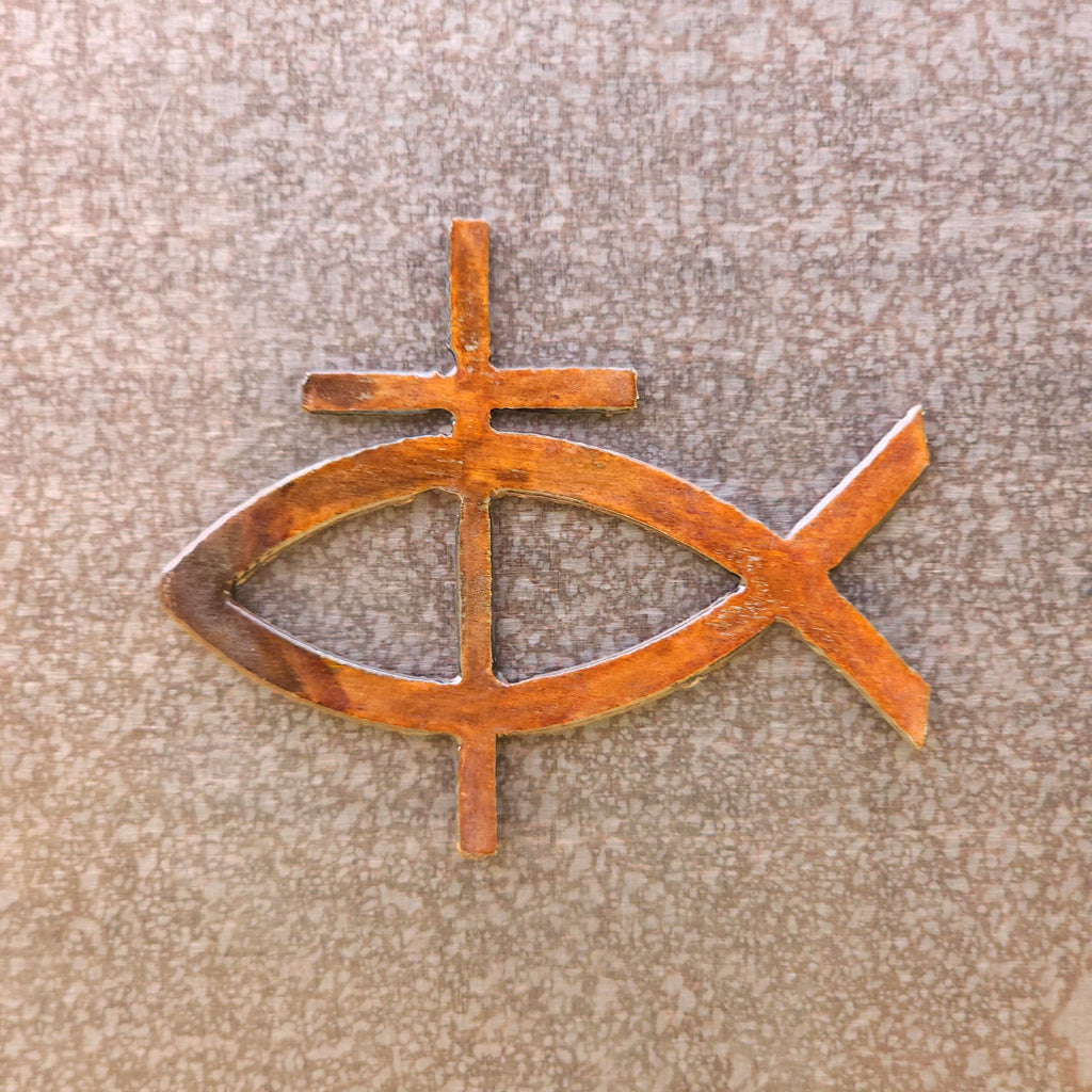 Fish w/ Large Cross Magnet