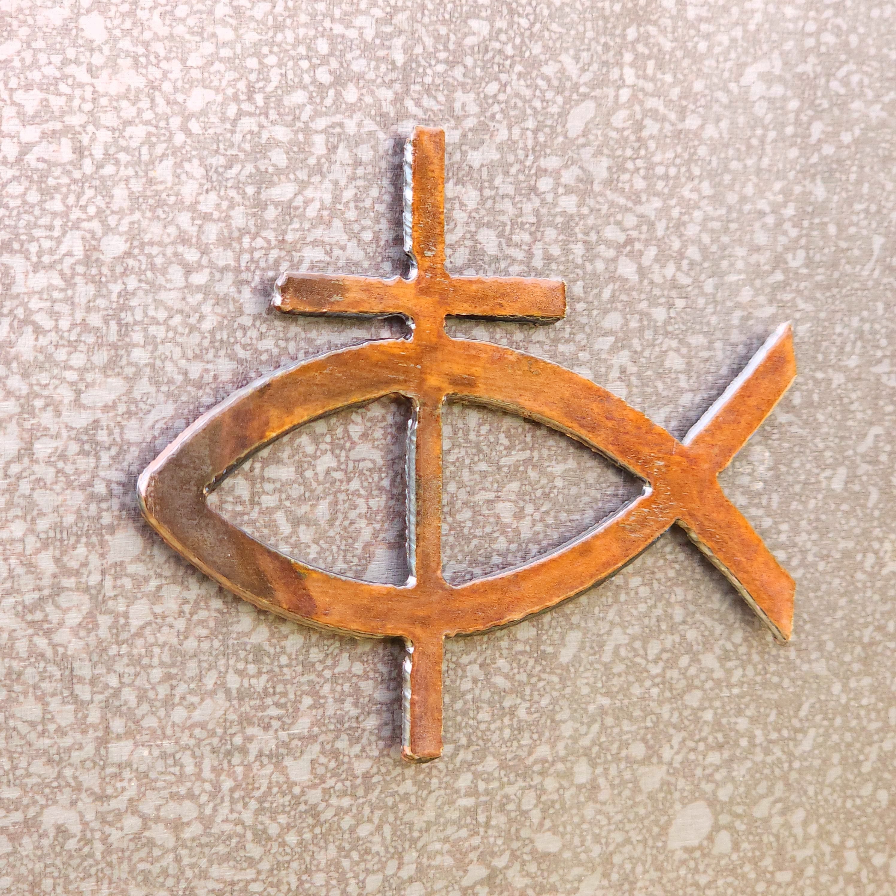 Fish w/ Large Cross Magnet