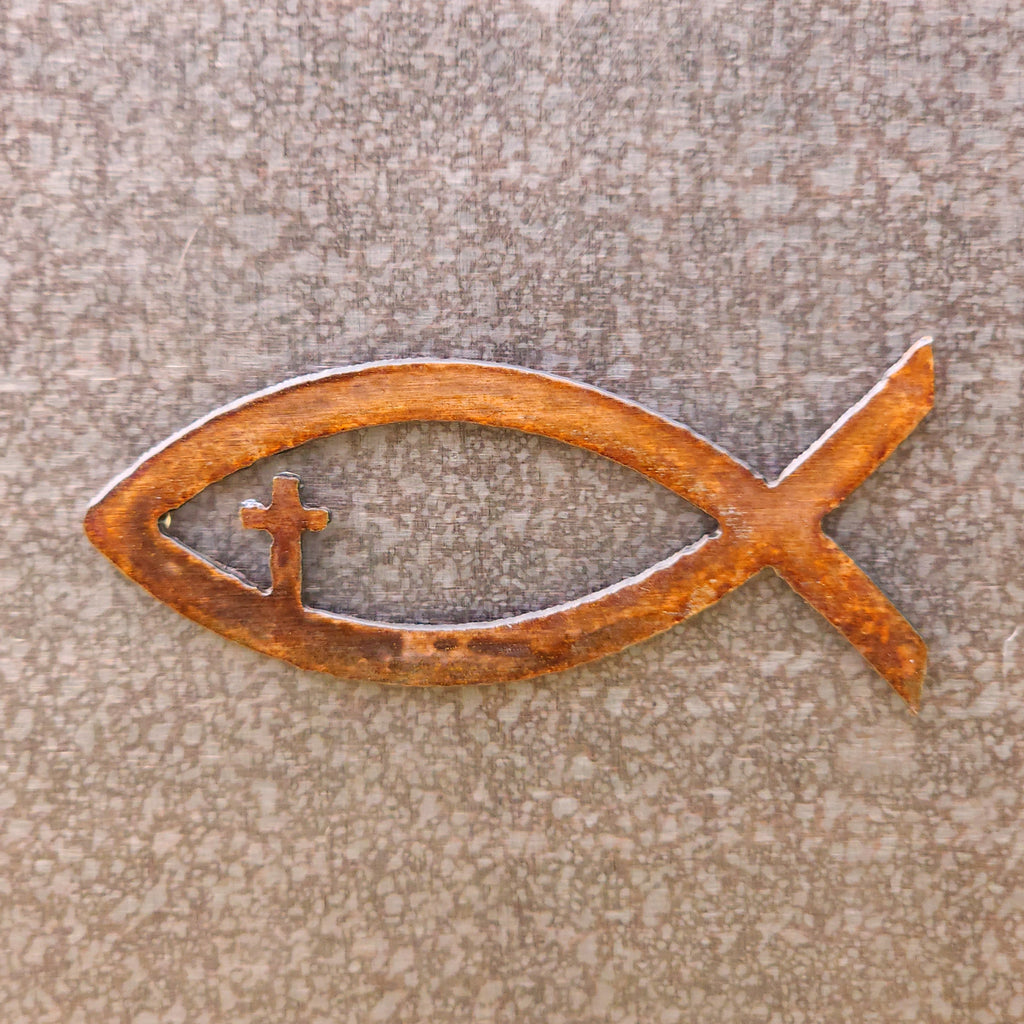Fish w/ Small Cross Magnet