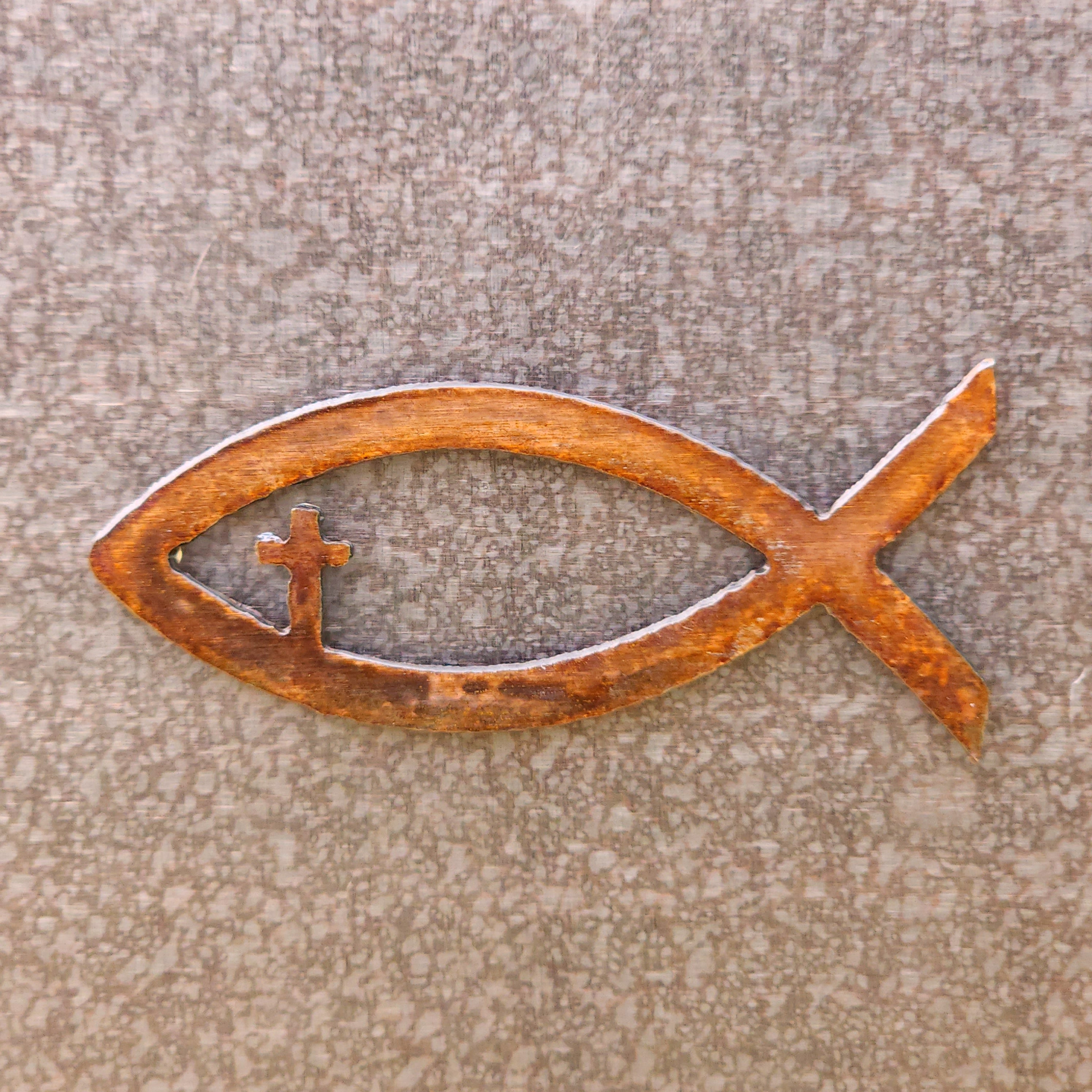 Fish w/ Small Cross Magnet